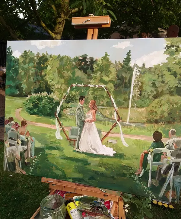 Foto van schilderij op schildersezel. Ceremonie in de tuin van Orangerie Mattemburgh. Bruidspaar voor backdrop en vijver, enkele gasten erop.