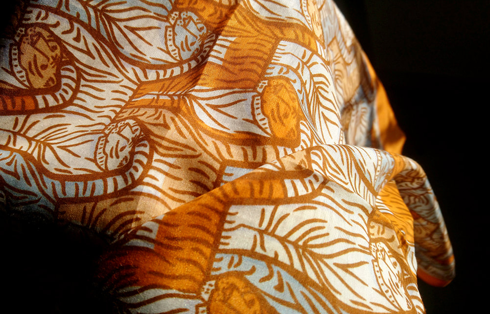 Detailfoto tijgerpatroon sjaal