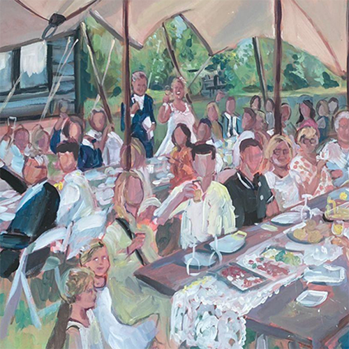 Schilderij van bruiloftsdiner. De gasten proosten op het bruidspaar. De bruidegom en bruid zie je achterin. Voorin hun kinderen. Ze eten aan tafels onder een tent, in een groene omgeving aan het water.